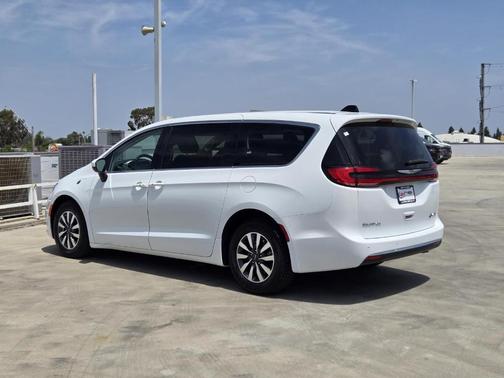 Bright White Clearcoat 2023 Chrysler Pacifica Hybrid Touring L