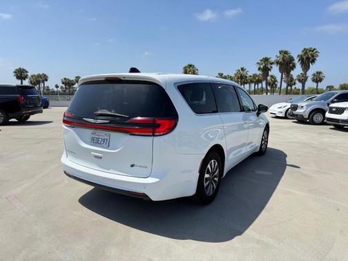 Bright White Clearcoat 2023 Chrysler Pacifica Hybrid Touring L