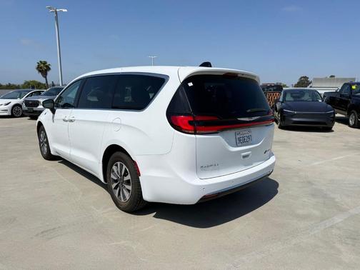 Bright White Clearcoat 2023 Chrysler Pacifica Hybrid Touring L