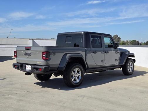 2021 Jeep Gladiator Sport