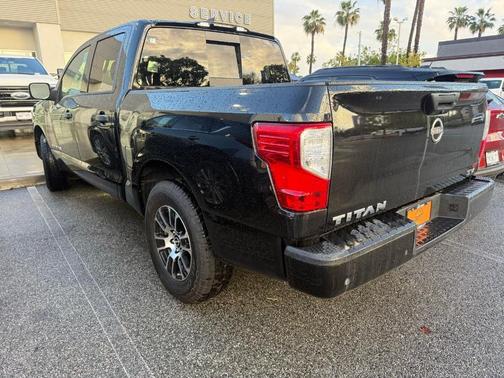 2023 Nissan Titan SV