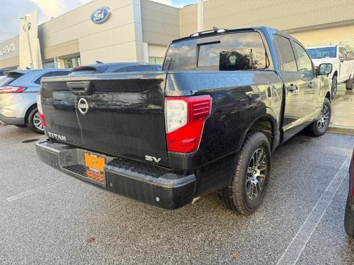 2023 Nissan Titan SV