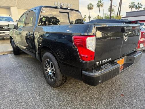 2023 Nissan Titan SV