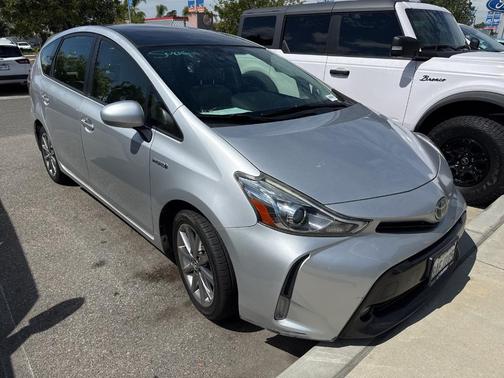 2017 Toyota Prius v Five
