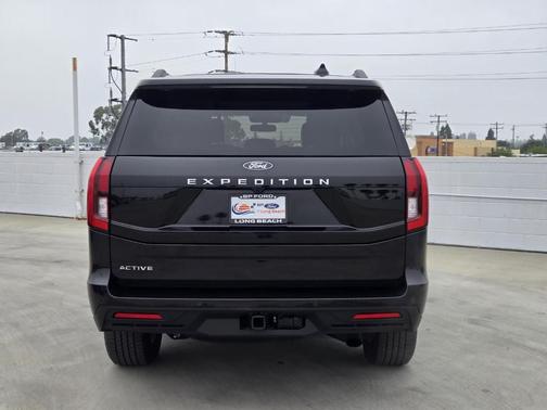 Black Metallic 2025 Ford Expedition Active