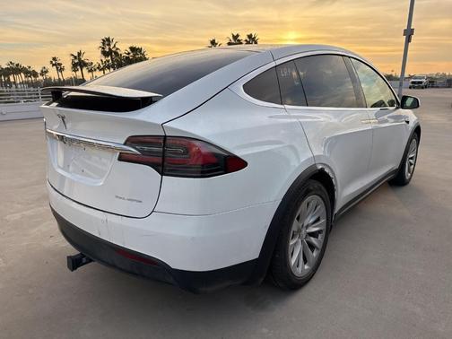 2020 Tesla Model X Long Range