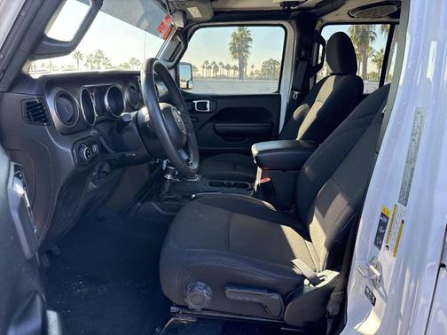 2023 Jeep Gladiator Sport