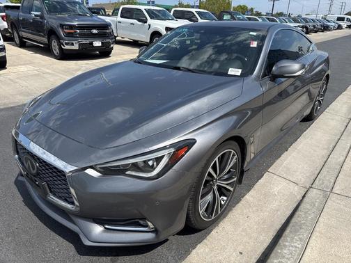 2022 INFINITI Q60 LUXE