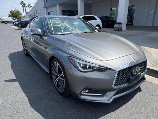 2022 INFINITI Q60 LUXE