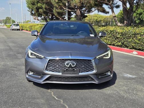 2022 INFINITI Q60 LUXE