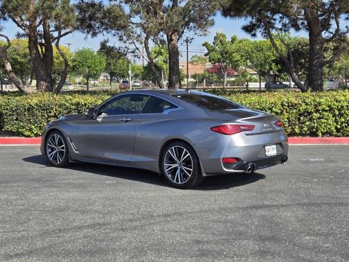 2022 INFINITI Q60 LUXE