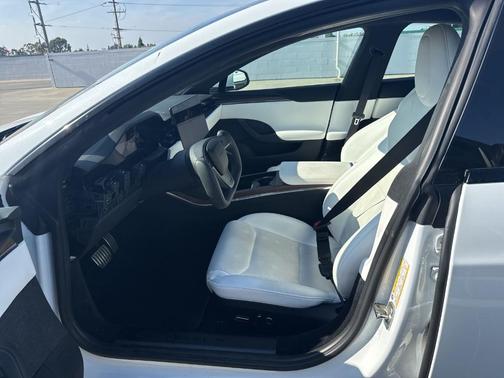 2022 Tesla Model S Base