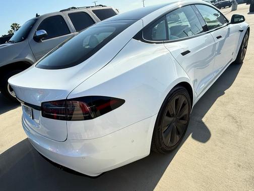 2022 Tesla Model S Base