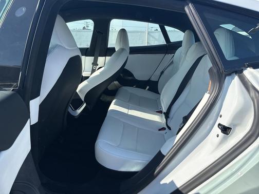 2022 Tesla Model S Base
