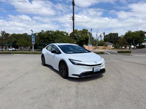 Wind Chill Pearl 2025 Toyota Prius LE