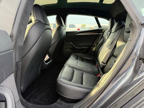 2022 Tesla Model S Plaid