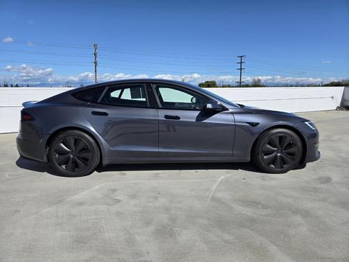 2022 Tesla Model S Plaid