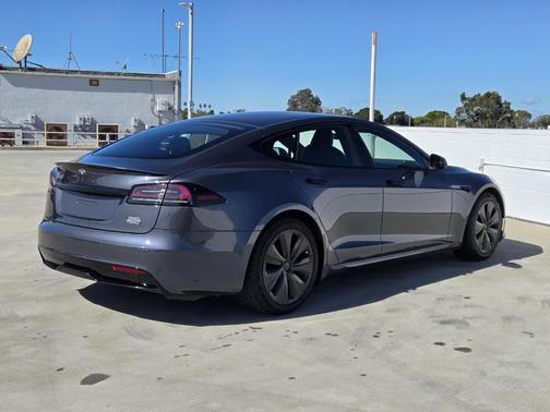 2022 Tesla Model S Plaid