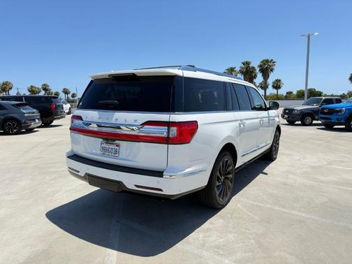White 2021 Lincoln Navigator L Reserve