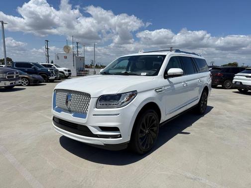 White 2021 Lincoln Navigator L Reserve