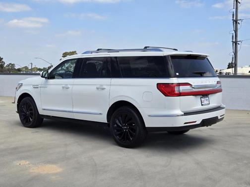 White 2021 Lincoln Navigator L Reserve