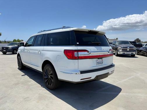White 2021 Lincoln Navigator L Reserve