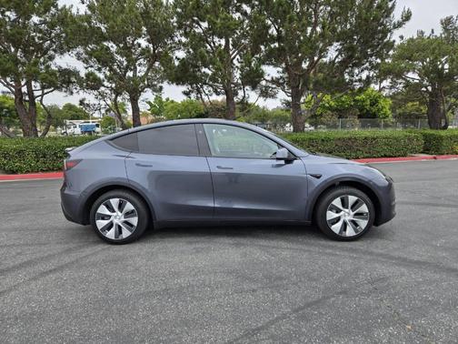 2023 Tesla Model Y Base