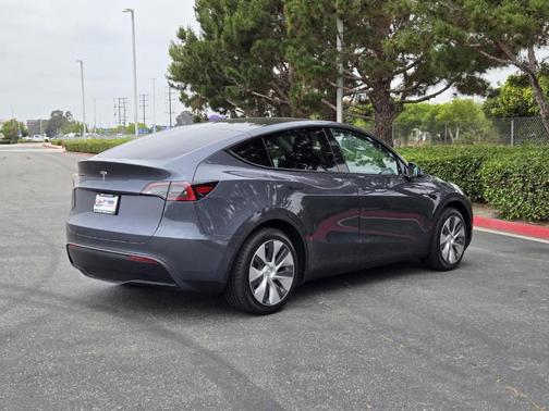 2023 Tesla Model Y Base