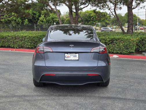 2023 Tesla Model Y Base