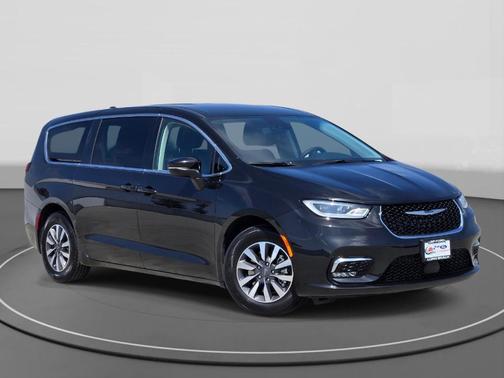Brilliant Black Crystal Pearlcoat 2023 Chrysler Pacifica Hybrid Touring L