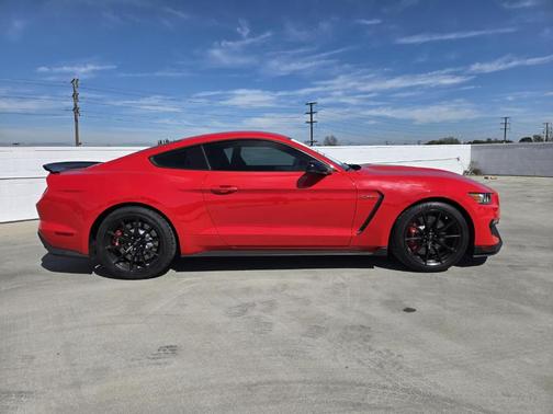 2017 Ford Shelby GT350 Base