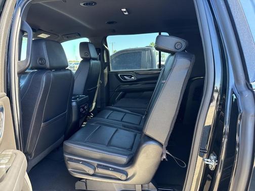 2022 Chevrolet Suburban LT