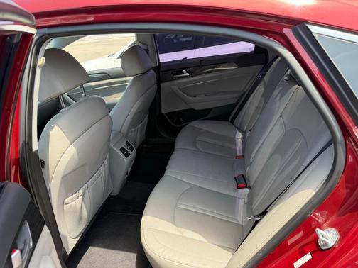 2018 Hyundai SONATA Hybrid Limited