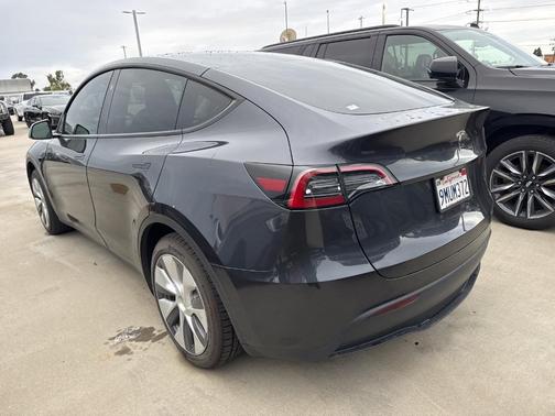 2024 Tesla Model Y Standard Range