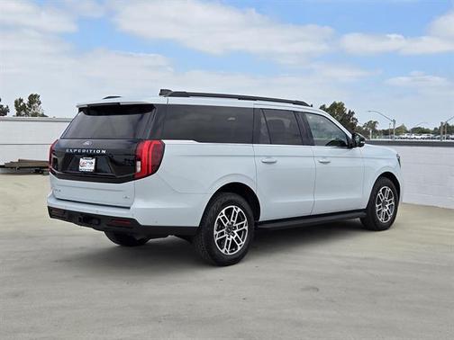 Space Silver 2025 Ford Expedition Max Active