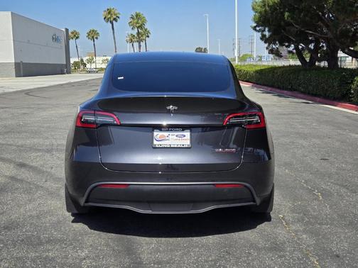 2024 Tesla Model Y Performance