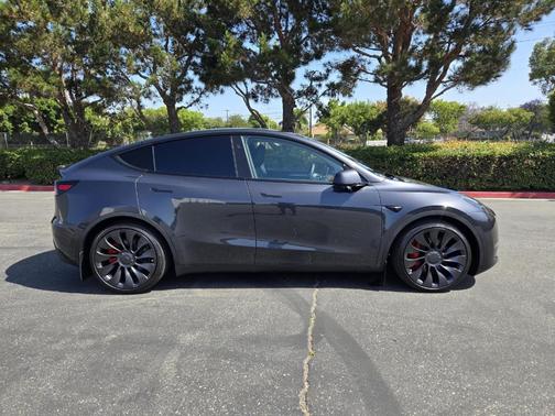 2024 Tesla Model Y Performance