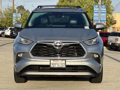 Celestial Silver Metallic 2023 Toyota Highlander Platinum