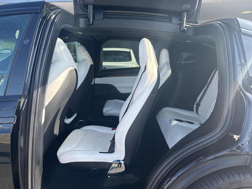 2022 Tesla Model X Base