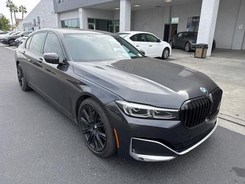 2022 BMW 740 i