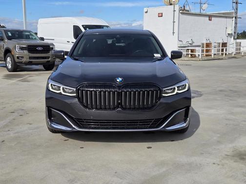 2022 BMW 740 i