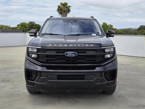 Black Metallic 2025 Ford Expedition Active