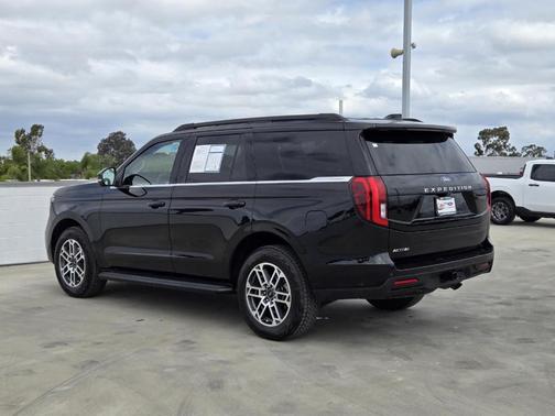 Black Metallic 2025 Ford Expedition Active