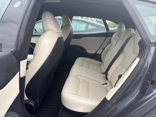 2022 Tesla Model S Plaid