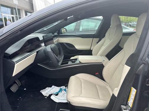 2022 Tesla Model S Plaid