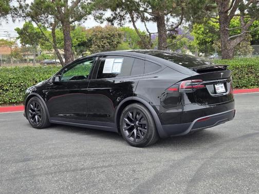 2022 Tesla Model X Base