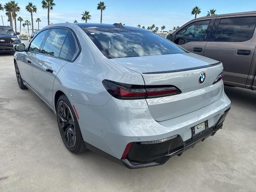 2023 BMW 740 i