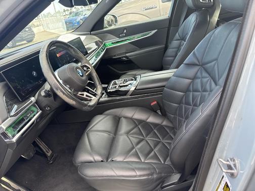 2023 BMW 740 i