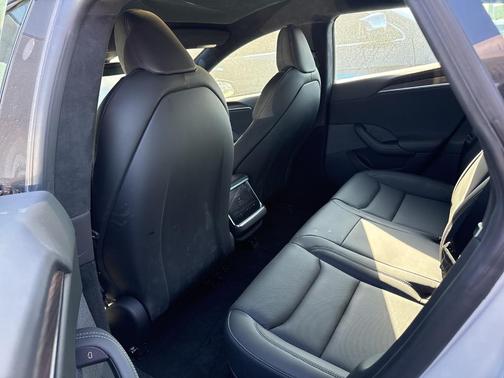 2022 Tesla Model S Base