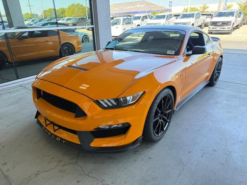 2018 Ford Shelby GT350 Base